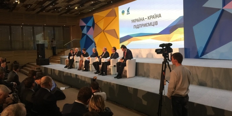 На предпринимательском бизнес  форуме банкиры рассказали, кто именно кормит власть