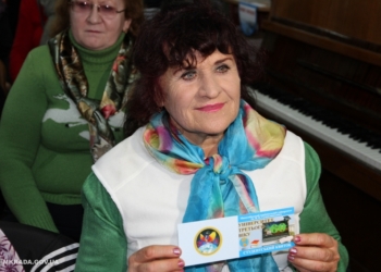 120 николаевских пенсионеров получили студенческие билеты