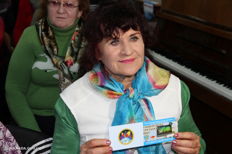 120 николаевских пенсионеров получили студенческие билеты 4