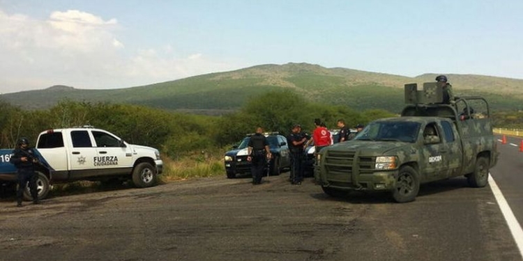 В Мексике бандиты захватили и несколько часов грабили поселок