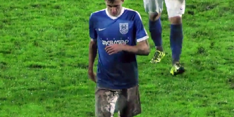 «Грязевой» футбол: МФК «Николаев» на своем поле проиграл «Нефтянику»