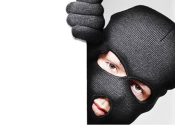 В Николаеве полиция разыскивает грабителей: пять нападений на горожан на улицах и в подъездах