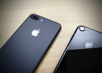 Два украинца официально сменили свои имена и фамилии – на Айфон Семь