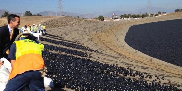 96 млн пластиковых шаров спасли Калифорнию от засухи