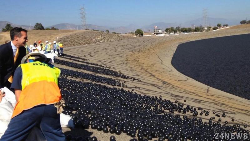 96 млн пластиковых шаров спасли Калифорнию от засухи 1