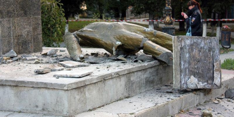 В Судаке снесли памятник Ленину