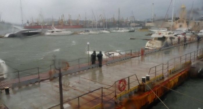 В Одессе затонула яхта – ее разбило о причал