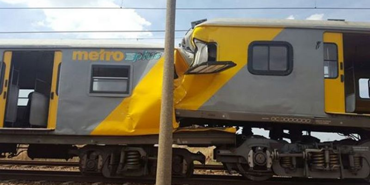 В ЮАР столкнулись два поезда: один погибший, более 50 пострадавших