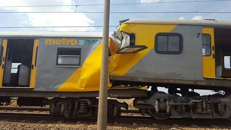 В ЮАР столкнулись два поезда: один погибший, более 50 пострадавших 1
