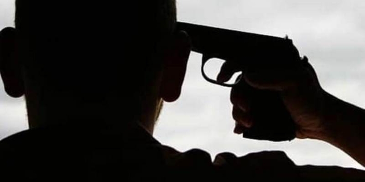 23-летний солдат, который нес службу на границе с Крымом, выстрелил себе в висок из своего же оружия