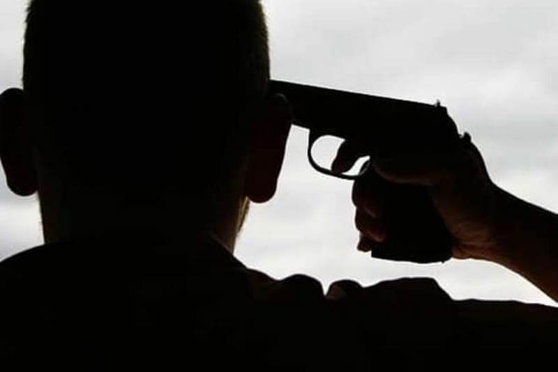 23-летний солдат, который нес службу на границе с Крымом, выстрелил себе в висок из своего же оружия 1