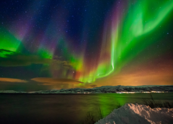 Северное сияние из космоса. Что может быть лучше?