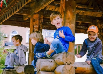 Николаевцев зовут строить “Волшебный картонный замок”