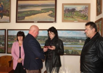 Матери погибшего в зоне АТО воина из Николаевщины вручили орден сына