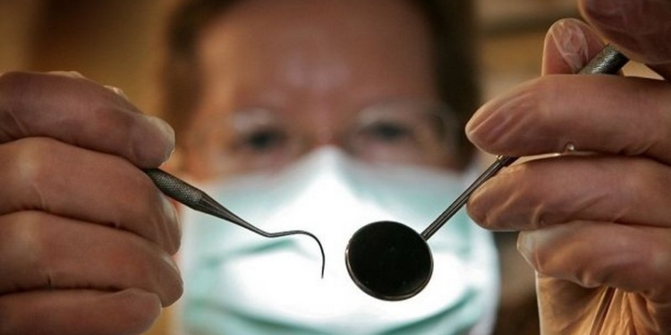 Стоматологи могут отказаться от сверления зубов – дырки будут заполнять живой тканью