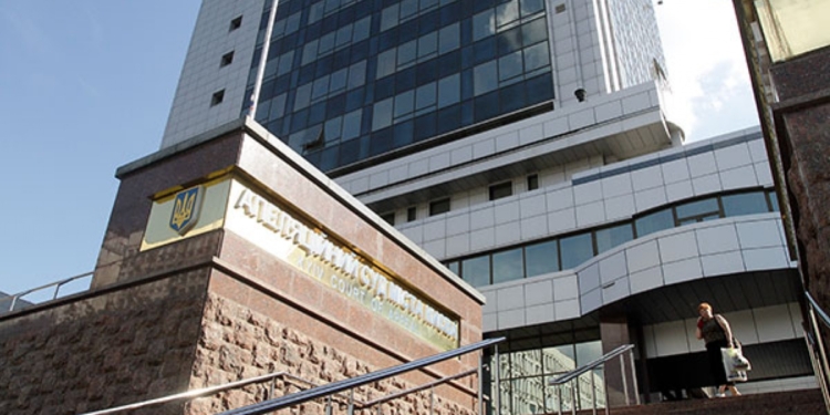 Первый пошел. Журналисты через суд заставят Авакова признаться, кому он раздал наградное оружие