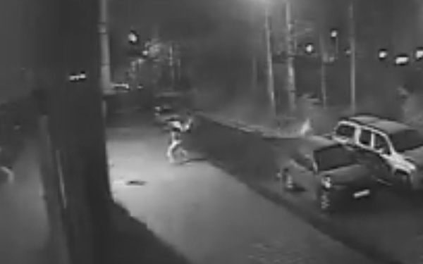 В Санкт-Петербурге бросили “коктейль Молотова” в “фабрику троллей”