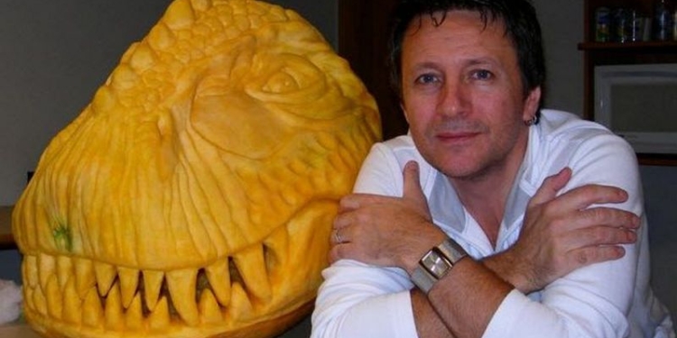 Готовимся к Хэллоуину: резные головы из тыкв