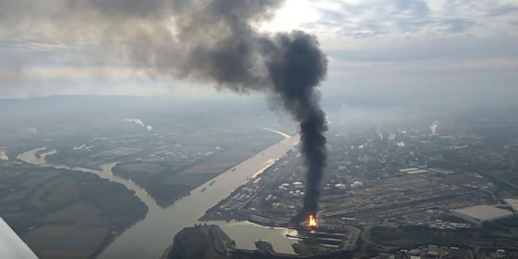 Взрыв на немецком химзаводе убил двух пожарных. 25 ранено