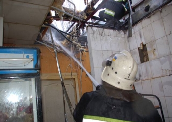 На пр.Героев Украины в Николаеве горела крыша кафе-бара