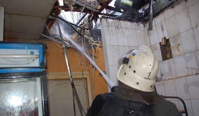 На пр.Героев Украины в Николаеве горела крыша кафе-бара