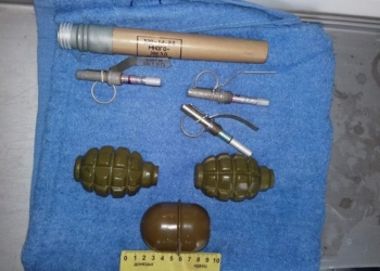 Из Мариуполя в Николаев 22-летний молодой человек пытался вывезти гранаты. Но полицейским сказал, что это его друзья так пошутили