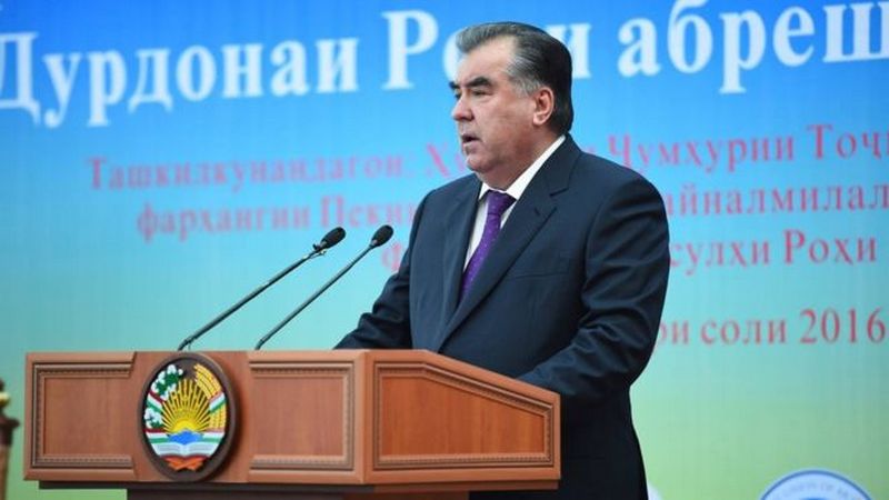 «Очень приятно, царь»: президент Таджикистана подписал законы о музее, премии и ордене имени себя 1
