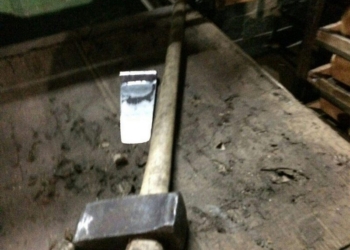 В Николаеве психически нездоровый мужчина с колуном напал на врачей