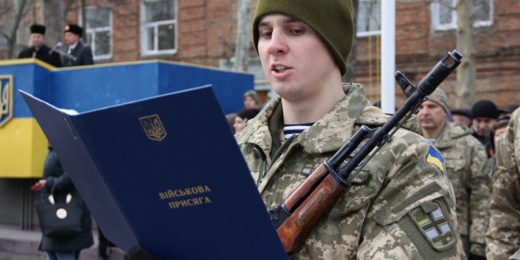 В Николаеве 150 курсантов учебного центра ВМС присягнули на верность Украине