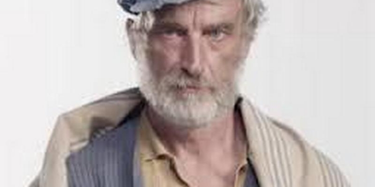 Без особых изменений, а кое-что сейчас носят и модники: как одевались бедные люди последние 100 лет