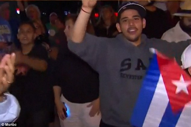В ритме сальсы: сотни кубино-американцев в Майями праздновали смерть Фиделя Кастро танцами 1