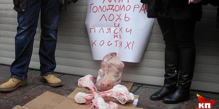 «Миф о Голодоморе – ложь и пляска на костях»: в Москве радикалы сорвали показ фильма о геноциде украинцев