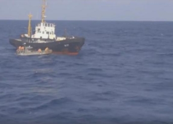 Украинское судно, которое спасли в Средиземном море российские военные, задержано греческими властями