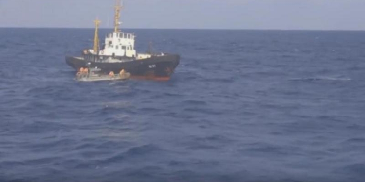 Украинское судно, которое спасли в Средиземном море российские военные, задержано греческими властями