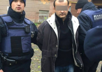 Угрожал и прыгнуть, и дом взорвать: в Николаеве патрульные утихомиривали потенциального самоубийцу