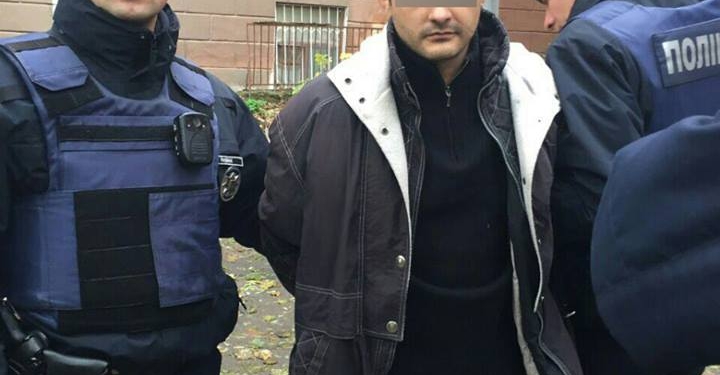 Угрожал и прыгнуть, и дом взорвать: в Николаеве патрульные утихомиривали потенциального самоубийцу