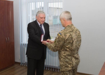 Директору КП «Николаевкоммунтранс» вручен знак отличия «За заслуги» от ОК «Південь»