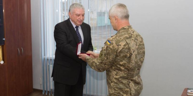 Директору КП «Николаевкоммунтранс» вручен знак отличия «За заслуги» от ОК «Південь»