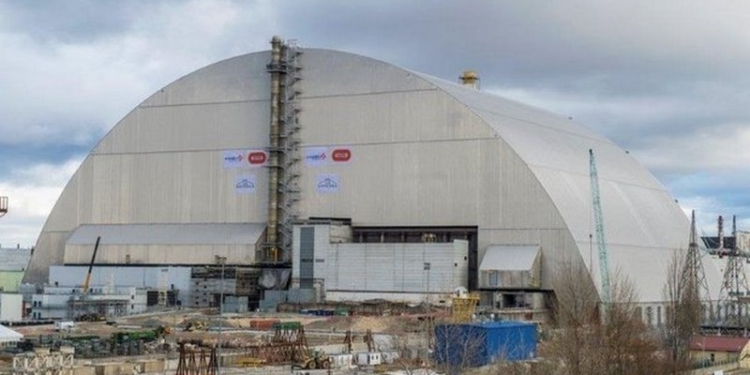 Над четвертым энергоблоком Чернобыльской АЭС возвели новый саркофаг, рассчитанный на 100 лет