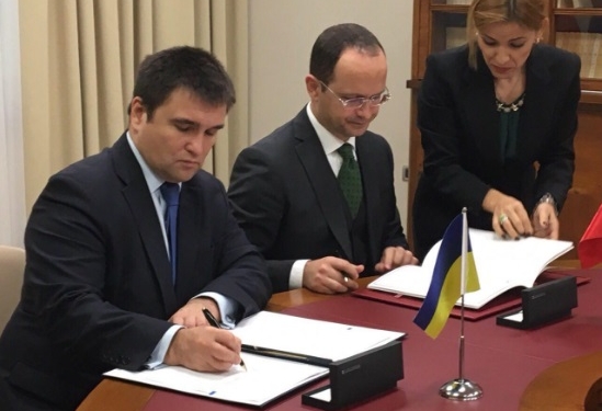 Украинцы в Албанию теперь могут ездить без виз