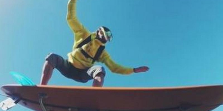 Боящимся высоты лучше не смотреть: серферы из Франции испытали себя на высоте 600 метров в Альпах