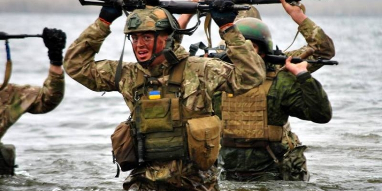 «Кто видел это, долго не забудет»: в Николаеве морпехи перед Клятвой морского пехотинца прошли полосу препятствий