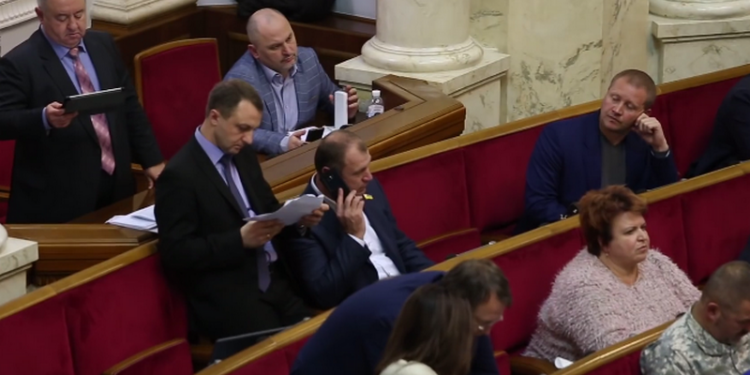 Николаевского нардепа Креминя поймали на «кнопкодавстве»