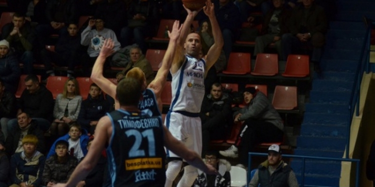 МБК «Николаев» уступил дома «Днепру»