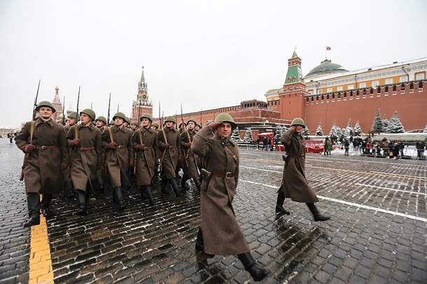 В память о 1941. В Москве прошел парад-реконструкция 1
