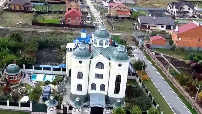 А судьи кто? Маленький пример “судейской чести” – дом-церковь