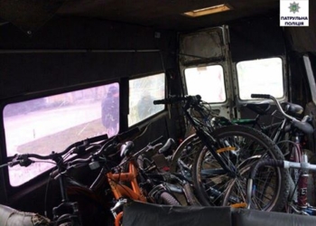 В Николаеве задержали микроавтобус с крадеными велосипедами