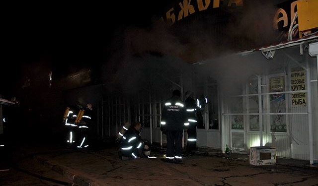 В Николаеве выгорел магазин “Обжора”. Подожгли?