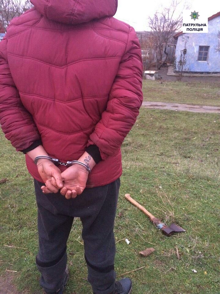 Николаевские патрульные задержали 21-летнего парня, подозреваемого в убийстве сожителя его матери 1