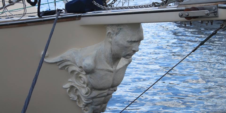 Гальюнная фигура. Россиянин украсил носовую часть яхты бюстом Путина
